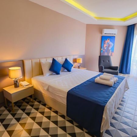 Feniks Hotel Аланя Екстериор снимка